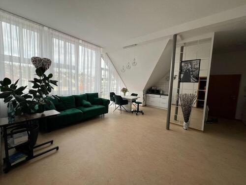 Foto - Gepflegte 2-Zimmer-DG-Wohnung mit Einbauküche & hoher Decke