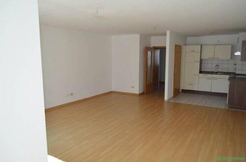 Foto - Helle 2-Zimmer-Wohnung (67 m²) mit Einbauküche & Tiefgaragenstell