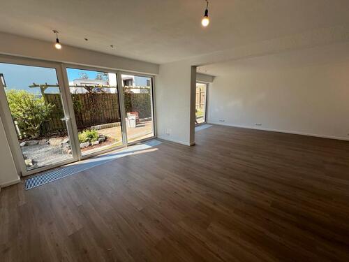 Foto - Saniert Provisionsfrei, EG Wohnung 3ZKB mit Terrasse und Gäste WC