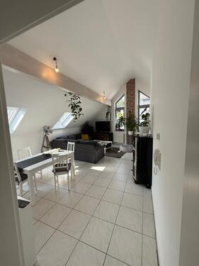 Foto - Helle Dachgeschosswohnung 70qm mit Stellplatz zu vermieten