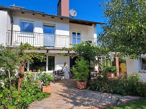 Foto - Charmante Doppelhaushälfte mit Wintergarten und großem Garten