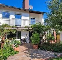 Charmante Doppelhaushälfte mit Wintergarten und großem Garten - Moorenweis