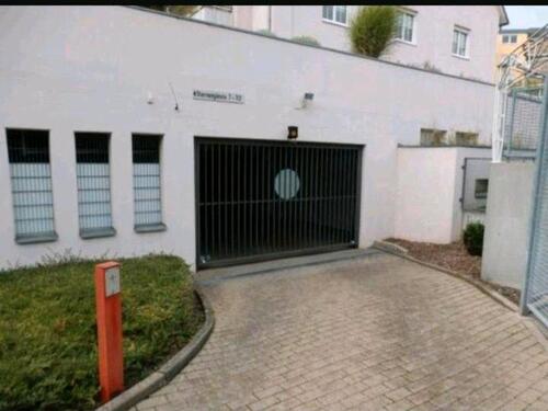 Foto - Tiefgarage Stellplatz Garage - 80,00 EUR Miete,