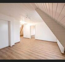 2 Zimmer DG Wohnung mit Balkon - 590,00&nbsp;EUR Kaltmiete, ca.&nbsp; 58,00&nbsp;m&sup2; in Neuenmarkt (PLZ: 95339)