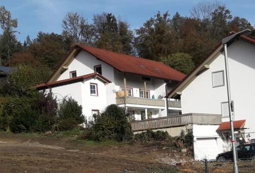 Foto - Attraktives Hanghaus mit Einliegeroption, Garten- und Balkon