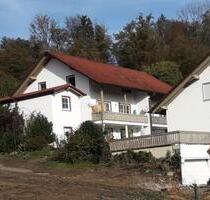 Attraktives Hanghaus mit Einliegeroption, Garten- und Balkon - Trostberg