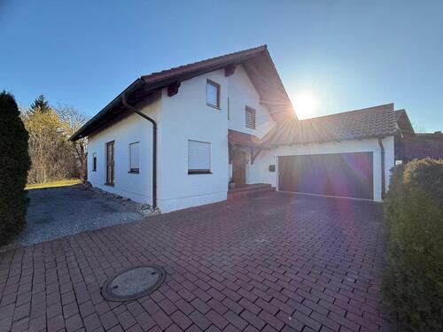 Foto - PROVISIONSFREI: Modernisiertes 7-Zimmer-Raumwunder mit PV-Anlage,