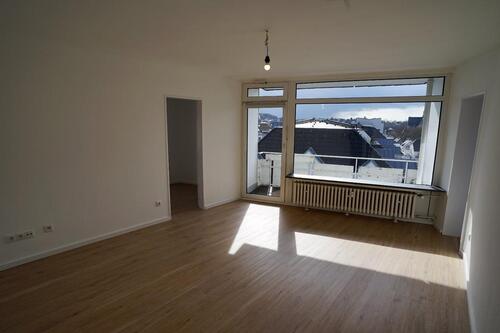 Foto - Zentrale 2-ZKB-Stadtwohnung mit Einbauküche und zwei Balkonen