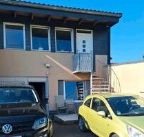 gepflegtes Wohnhaus mit Einliegerwohnung, Innenhof und Garage - Herbsleben