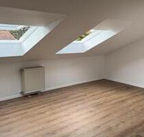 neu renoviert WG-Zimmer im Dachgeschoss mit Bad in Sauerlach