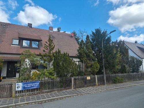 Foto - Haus mit großem Grundstück zu verkaufen