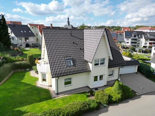 Foto - zur Miete großzügiges Einfamilienhaus mit zwei Wohnungen, Garagen