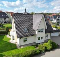 zur Miete großzügiges Einfamilienhaus mit zwei Wohnungen, Garagen - Penig