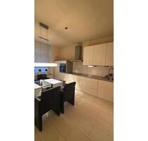 Modernes Wohnen im Erdgeschoss mit Einbauküche & möbliert - Essen Stadtbezirk V