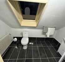 Sehr schöne renovierte Dachgeschoss wohnung im 3 og lauterbach
