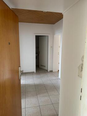 Foto - Renovierte 3 12-Zimmer Wohnung (65 m²) 1.OG – ab sofort