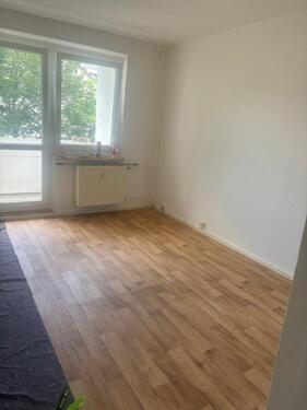 Foto - Tolle 2- Raum- Wohnung mit Balkon und Aussicht über Ellefeld!