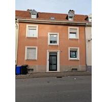 Privat. Mehrfamilienhaus nähe Neufferpark in Pirmasens.