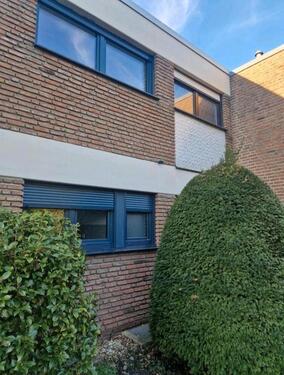 Foto - Einfamilienhaus mit Garten und Garage