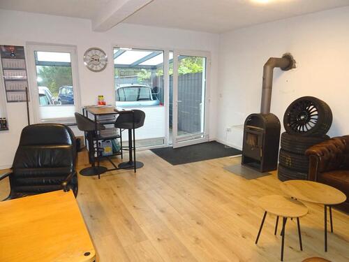 Foto - Gewebe-Stellplätze mit Büro in attraktiver Lage