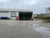 Foto - Top Lagerfläche 1.000 qm mit 2 elektrischen Rampen, 1 ebenerdiges Tor und 1.000 qm Freifläche
