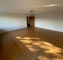 Helle 5-Zimmer-Wohnung mit Einbauküche, Gartenmitbenutzung und Garage in Oberurff - Homberg (Efze)