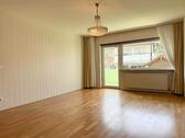 Foto - Erdgeschoss 2-ZKB 65qm + Hobbyraum 20qm + PKW-Stellplatz + Balkon