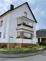 Gepflegtes Mehrfamilienhaus mit Nebengebäude in 65329 Hohenstein