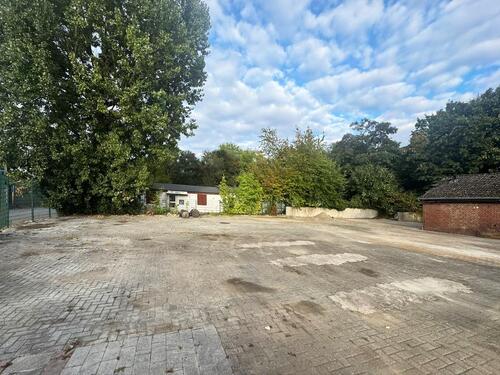 Foto - Außenfläche zur vermieten, gepflastert und umzäunt in Top-Lage!