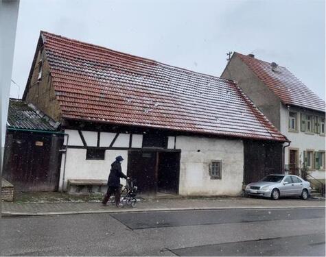 Foto - Freistehende Dorfhaus mit große Scheune und Garage