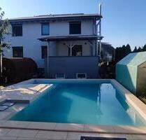 Freistehendes Einfamilienhaus mit Einliegerwohnung, Pool ca 390m2 - Elchesheim-Illingen