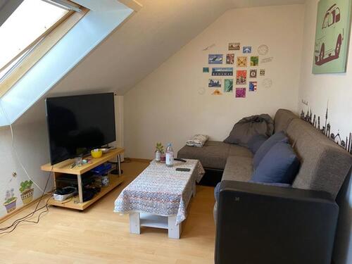 Foto - Vermietung 2-Zimmer DG-Wohnung - 420,00&nbsp;EUR Kaltmiete, ca.&nbsp; 32,00&nbsp;m&sup2;