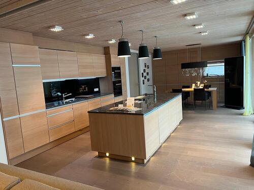 Foto - Neubau mit Einbaumöbeln und Grundstück