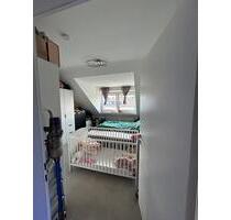 Dachgeschosswohnung, 3 Zimmer, zwei Bäder, Garage mit elektr. Tor - Mönchengladbach Süd