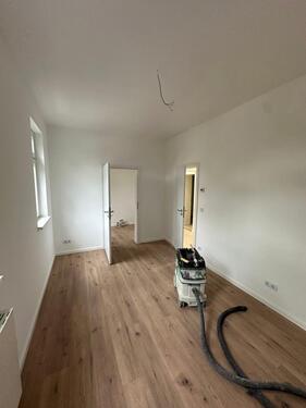 Foto - Kernsaniert: 4,5-Zi.-Wohnung + Balkon am Schlosspark