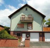 Gepflegte 3,5 Zimmer-Obergeschosswohnung mit Balkon - Grünberg