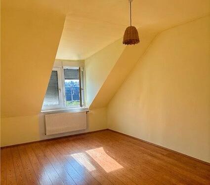 Foto - 2 Zimmer Dachgeschoßwohnung zur Miete in Karlsruhe