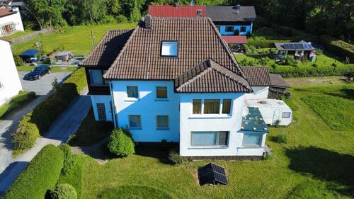 Foto - Zweifamilienwohnhaus mit zwei Garagen auf 899qm Grund