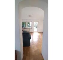 Helle 4-Zimmer Wohnung mit Terrasse und Garten - Rehling