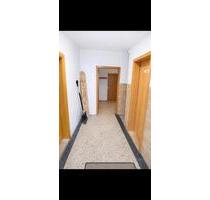 Geschäftsräume Lager - 400,00&nbsp;EUR Kaltmiete, ca.&nbsp; 76,00&nbsp;m&sup2; in Ebensfeld (PLZ: 96250)