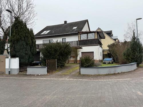 Foto - Haus mit Halle und weiteren Ausbaumöglichkeiten