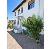 Hartsiedlung - Modernisierte EG und OG 4 Zimmer Wohnung - Stadtallendorf