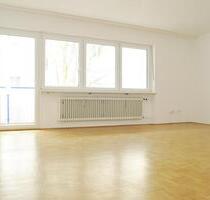 ** WOHNEN IM GRÜNEN ** Zentrale 3-Zimmer-Wohnung m. Südbalkon - Kumhausen