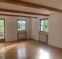 Einfamilienhaus im Zentrum von Arnstorf – Wohnen im Grünen