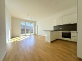 Foto - Terrasse, EBK und Stellplatz - 1.060,00&nbsp;EUR Kaltmiete, ca.&nbsp; 77,99&nbsp;m&sup2;