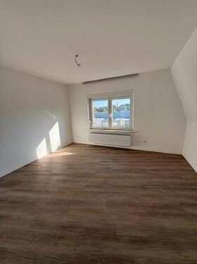 Foto - Großzügige 4 Zimmer-Wohnung (115m2) -frisch renoviert