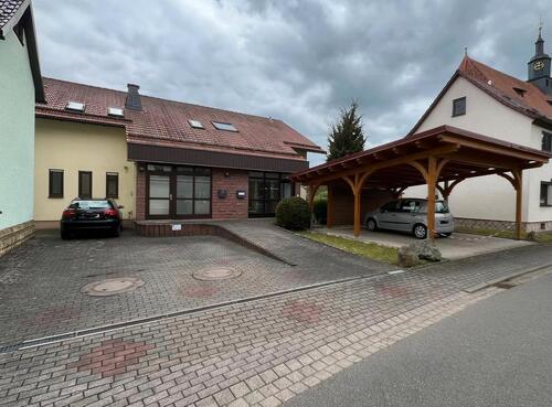 Foto - Wohn- und Geschäftshaus mit Garten Stellplätzen und Carport
