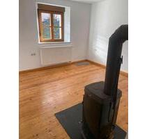 Helle 3 Zimmer Erdgeschoss mit Holzofen und Stellplatz - Rimpar