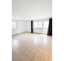 Helle 3 Zimmer Wohnung mit Balkon in Kolitzheim - Volkach