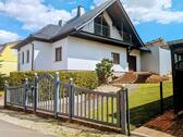 Foto - Einfamilienhaus mit PV-Anlage, Pferdestall und großem Grundstück